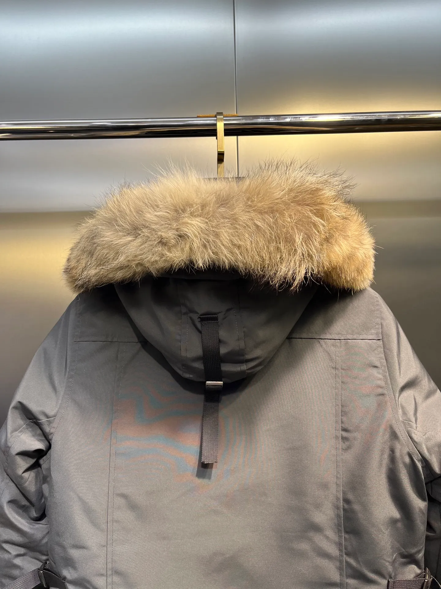 P860 🇨🇦CANADA GOOSE 12 women's models, factory direct supply: supplying global purchasing agents, micro-businesses, entities, Tmall, high-end stalls and studios, free shipping! Trillium Parka Women's 12 "popular" women's models are chosen by Arctic and Antarctic scientific expedition teams as winter wear, the Rolls-Royce of down jackets. ➖ Industry-leading anti-counterfeiting chip sensing. ➖ Imported Behringer embroidery machines and customized embroidery labels, the highest level and industry leading. ➖ Imported Korean 21-count polyester-cotton blended original fabric, TC85 waterproof coated fabric, water-repellent, windproof and wear-resistant. ➖ The new national standard 80 white duck down is filled with an average of 520 grams of down. The amount of down filled is industry-leading. ➖ 100% nylon lon lining with double double-layer sealing design to prevent velvet running, seamless thread design on cuffs! ➖ Western Canadian Green Wolf Collar. ➖ Yoshida YKK provides original factory-customized electroplated sliders. YKK two-way lockable zippers are tight and smooth and do not peel off paint. ➖ 3M composite Velcro is durable and the accessories and hardware are all custom-made. Note: Our copywriting is only simple and clear. Instead of bragging about the copywriting, it is better to compare and understand with samples. Only for the purest, most focused, most professional, highest quality, and most cost-effective!  SIZE:S-XXL